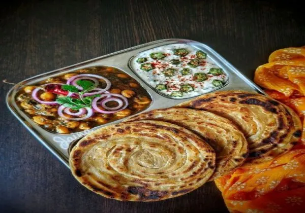 Chana Masala Veg Raita 2 Laccha Paratha