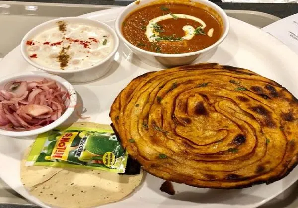 Dal Makhani Veg Raita 2 Laccha Paratha 