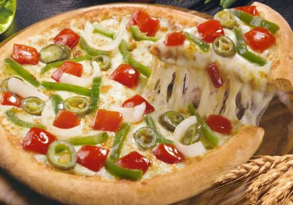 Onion Tomato Pizza  