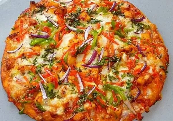 Paneer Chilly PizzaWith Cold  Drink