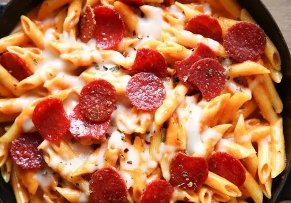 Pasta Chesse Pizza With Cold Drink 