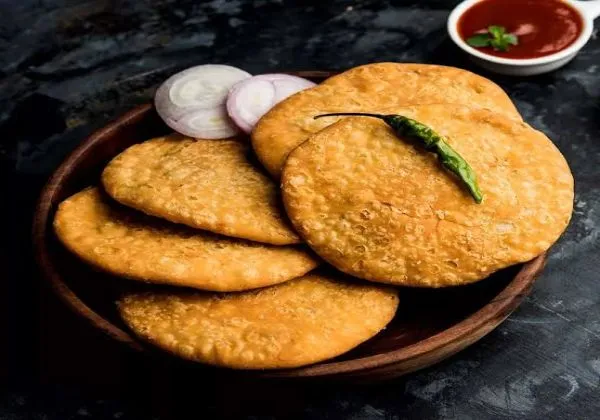 Pyaj Kachori With Chutney