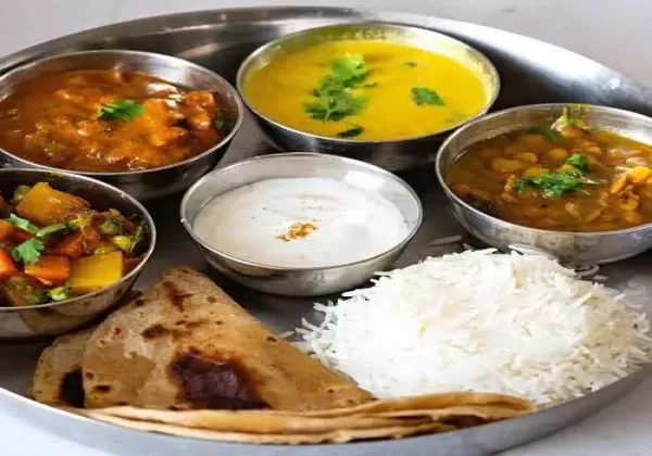 Dal Fry Sbzi Paneer Butter Masala 5 Tawa Butter Roti Jeera Rice Sweet Chhach Papad Salad